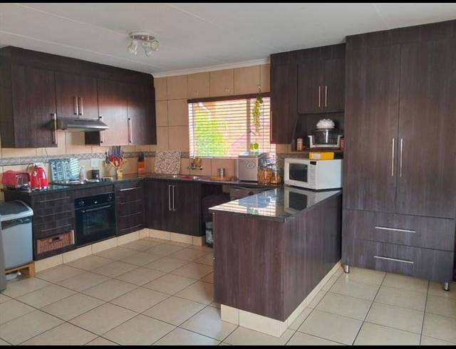 3 BEDROOM TOWNHOUSE FOR SALE IN TERENURE
